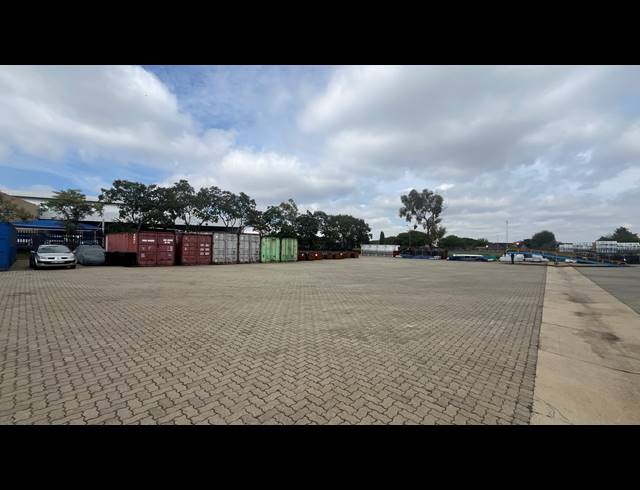 1,700M² WAREHOUSE TO LET IN SPARTAN